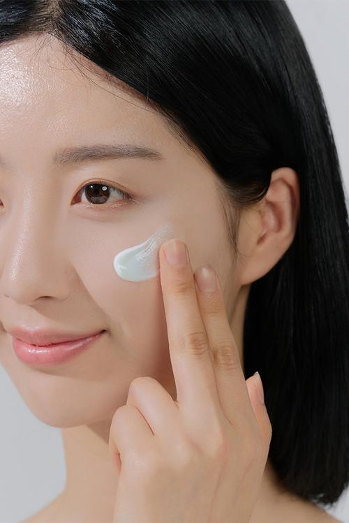 Madagascar Centella Hyalu-Cica Water-Fit Sun Serum Mini - 15ml
