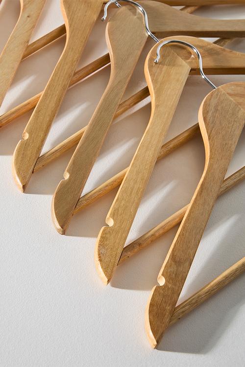Basic wood clothes hanger set of 6 - natural