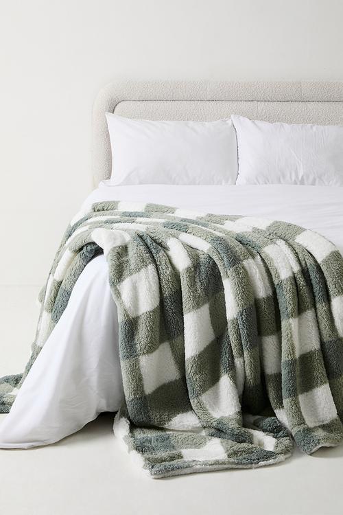 Scottish Check Sherpa Bed Blanket - Mistletoe