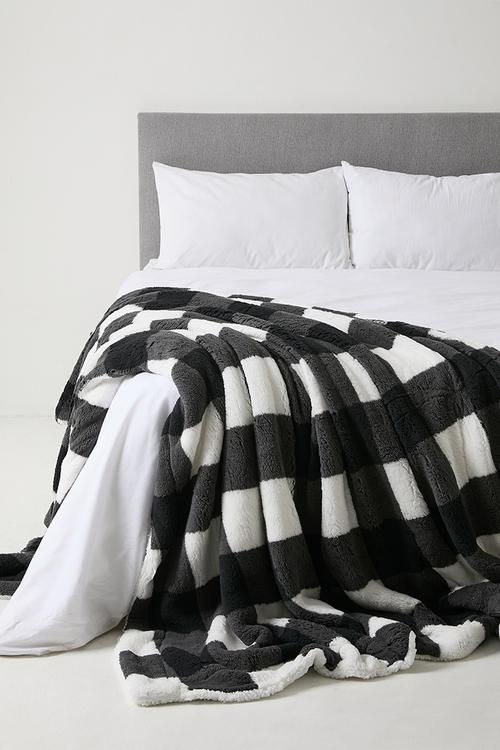 Scottish Check Sherpa Bed Blanket - Asphalt