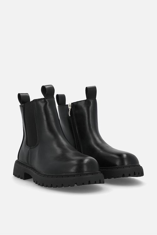 Lug-sole chelsea boots - black