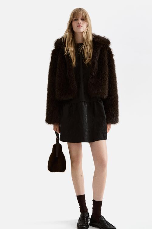 Cropped fluffy jacket - dark brown