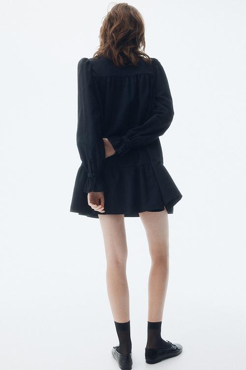 Frill-collared dress - black