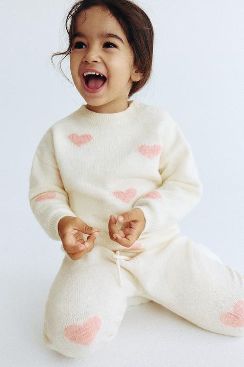 2-piece knitted set - light beige/hearts