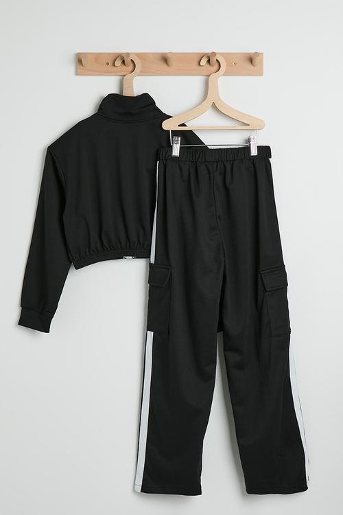 Cropped zip-up jacket & cargo pants - black