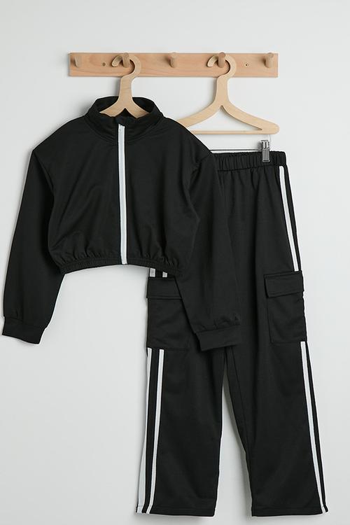 Cropped zip-up jacket & cargo pants - black
