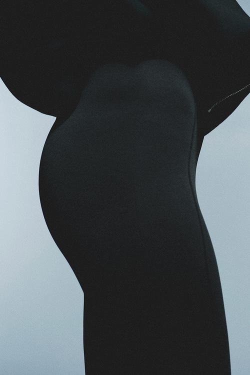 Crease-front stirrup leggings - black