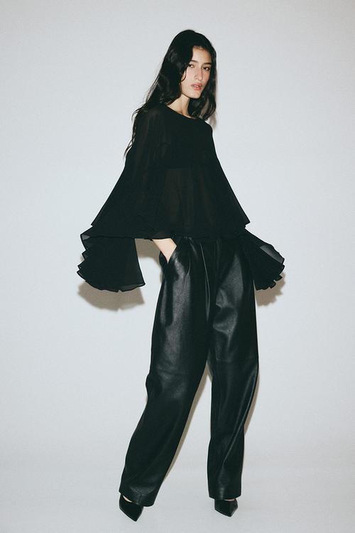 Flounced blouse - black