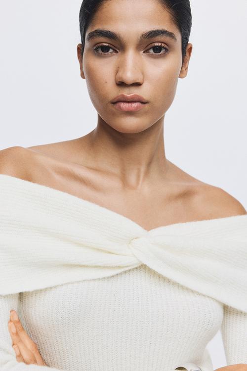 Off-the-shoulder jumper - white