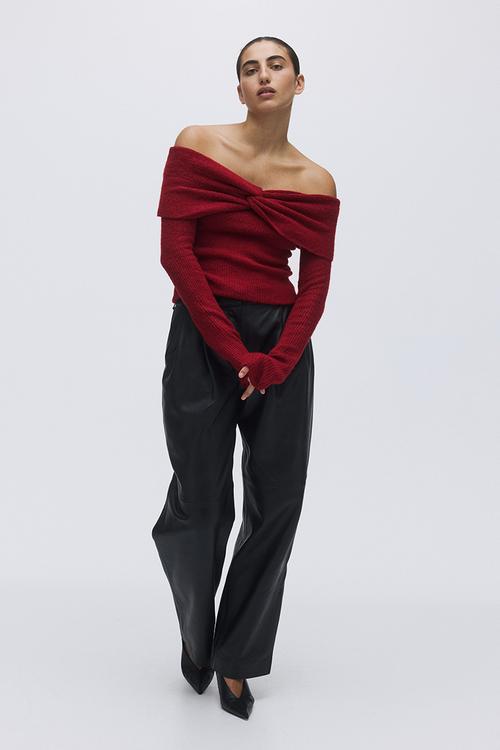 Off-the-shoulder jumper - dark red