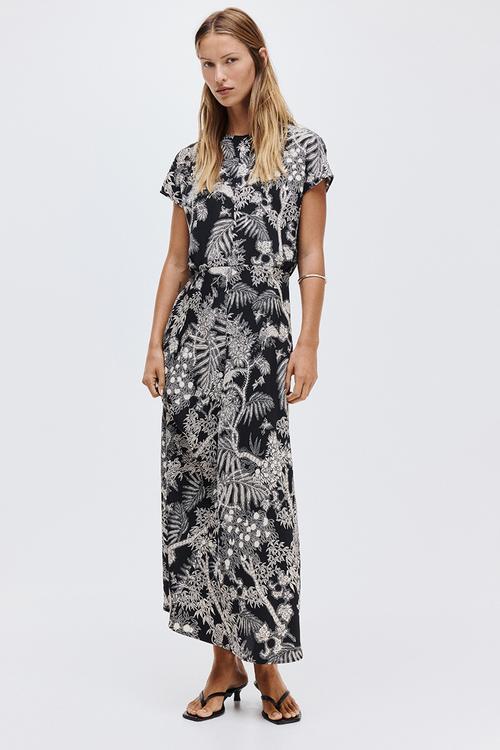 Cap-sleeved satin dress - black/patterned