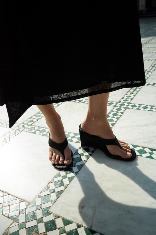 Lirio open toe mule - black