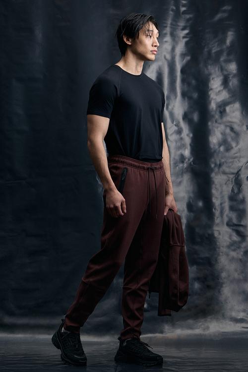 Slim fit sports joggers with drymove™ - burgundy