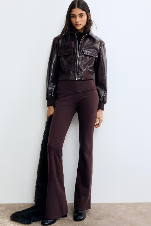 Flared knitted trousers - plum red