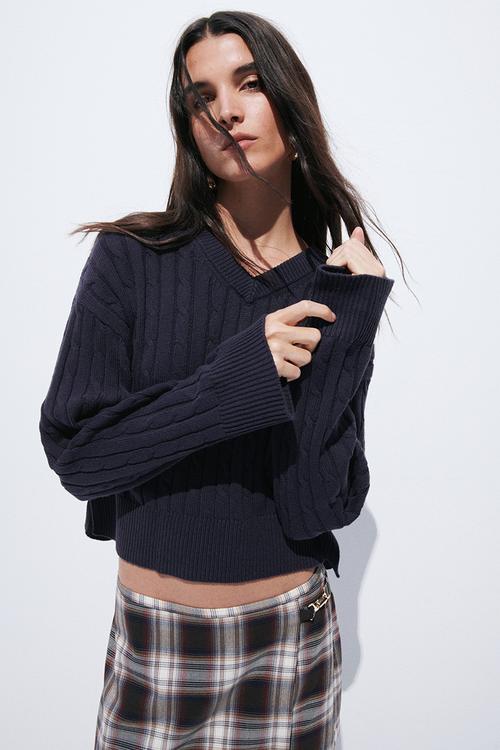 Cable-knit v-neck jumper - navy blue