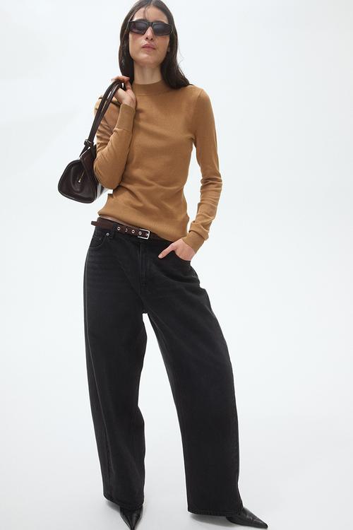Fine-knit turtleneck jumper - beige
