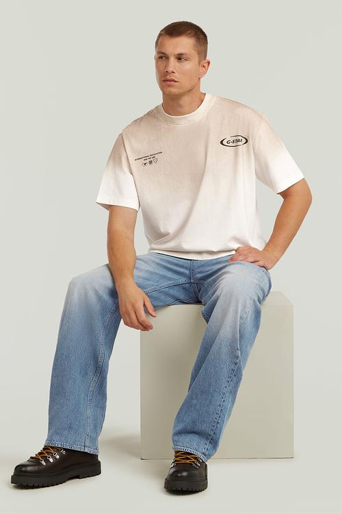 Sprayed Relaxed Logo R T - Milk/Dk Brick Spray