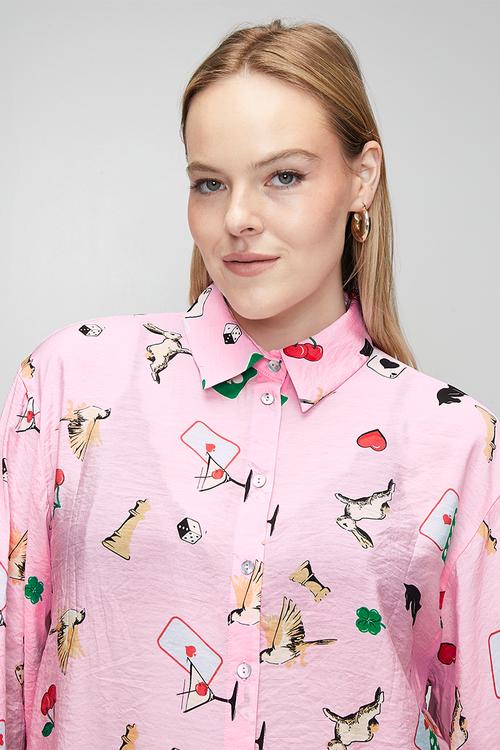 Plus Bellow Sleeve Shirt in Players Print - Light Pink