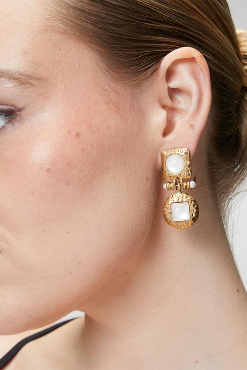 Delta Shell White Pearl Pin Earrings - Gold