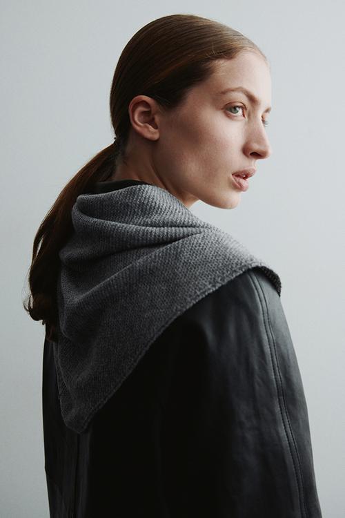 Garter-stitched triangle scarf - grey marl