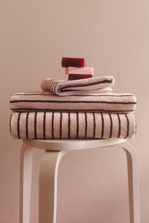 Striped bath towel - light pink/burgundy striped