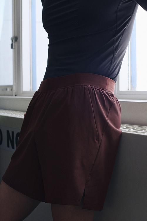 Mid-length sports shorts with drymove™ - burgundy