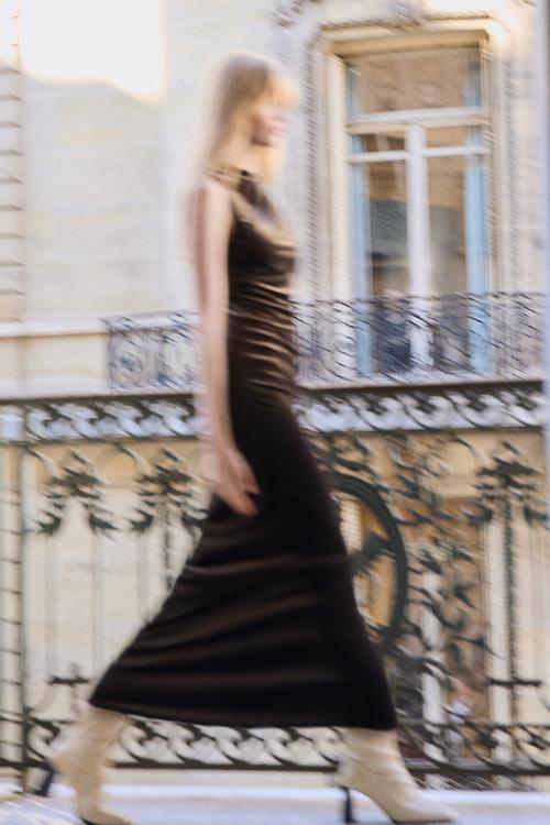 Sleeveless velour dress - dark brown