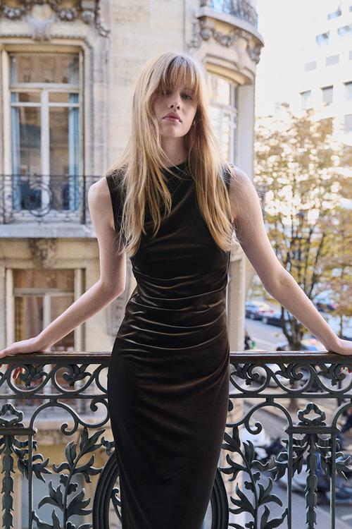 Sleeveless velour dress - dark brown