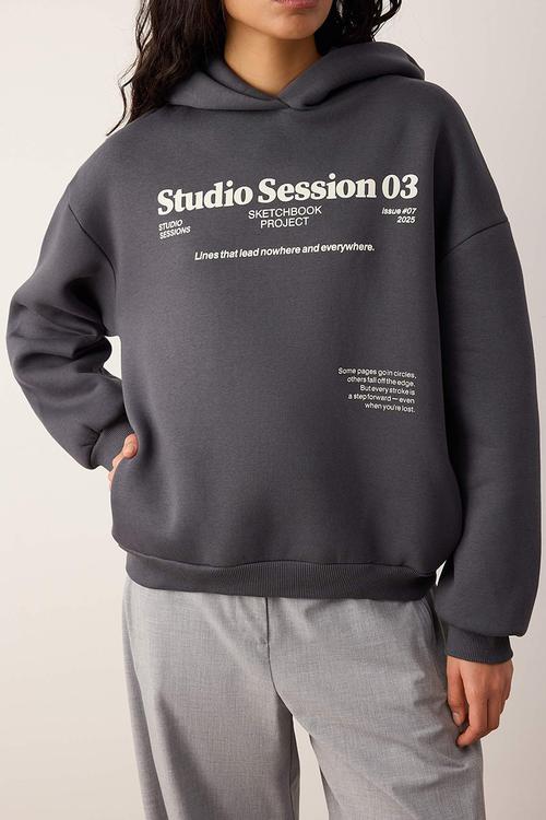 Hooded Slogan Printed Boxy Fit Knitted Sweatshirt - Anthracite