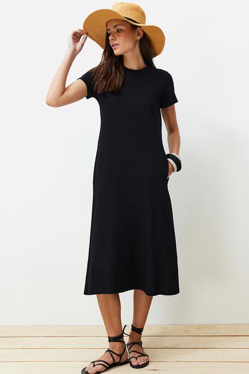 Pocketed  A-Line Knitted Midi Dress - Black
