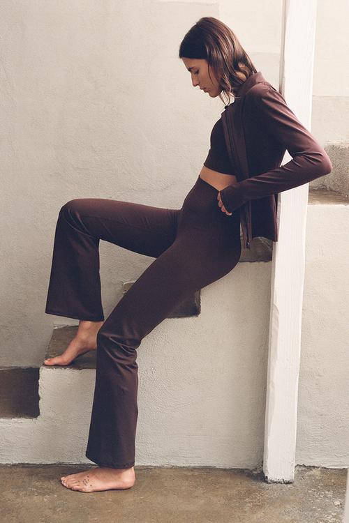 Flared yoga leggings with softmove - warm brown