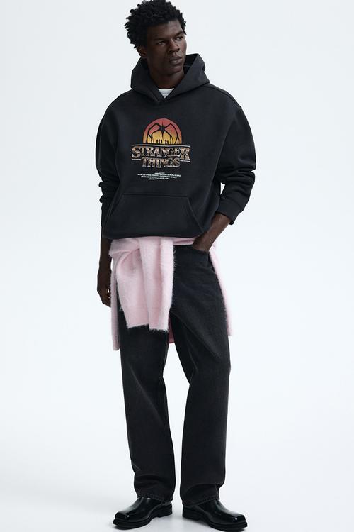 Loose fit hoodie - black/stranger things