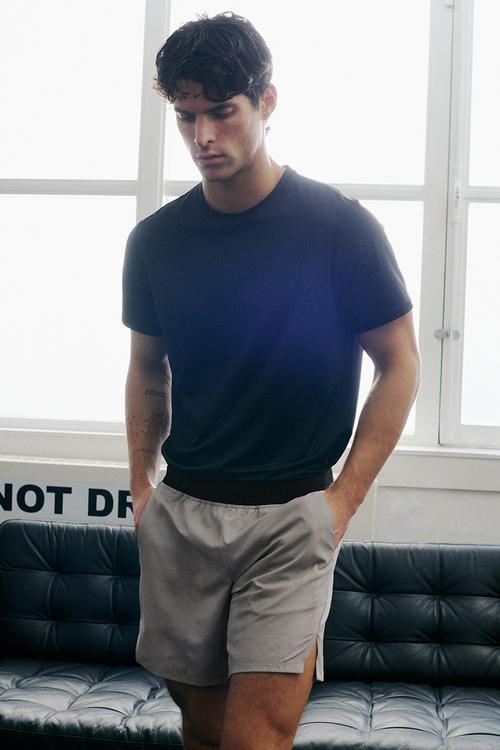 Mid-length sports shorts with drymove - light beige