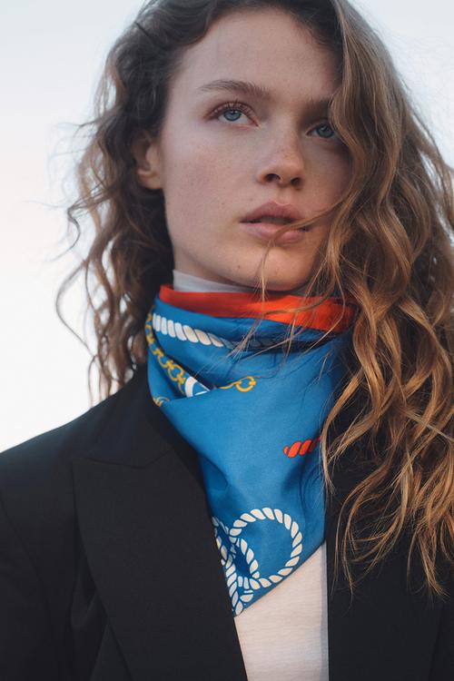 Patterned scarf - bright blue/knots