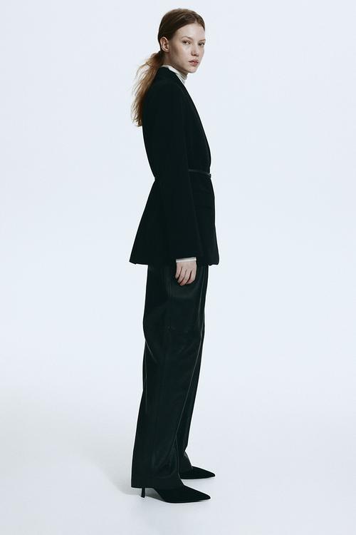 Belted blazer - black