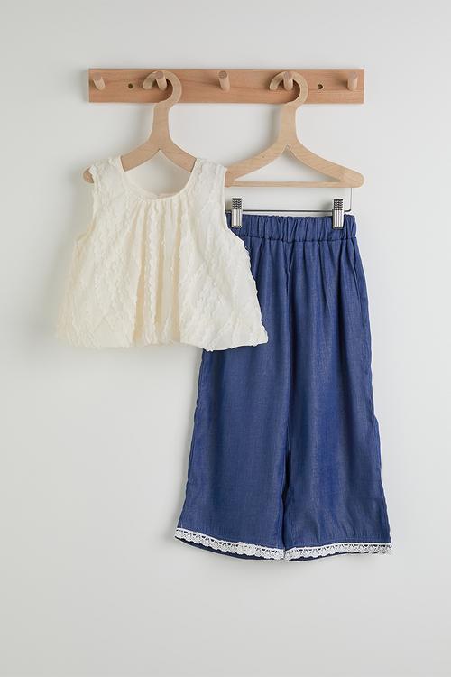 Blouse and jeans - white & blue