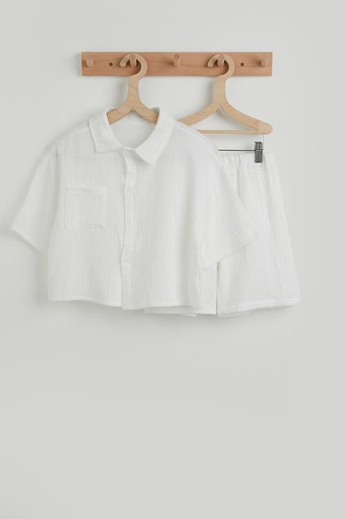 Cropped shirt with shorts - white