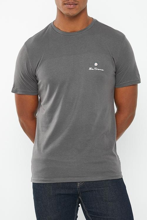 ESSENTIAL TARGET TEE - CHARCOAL