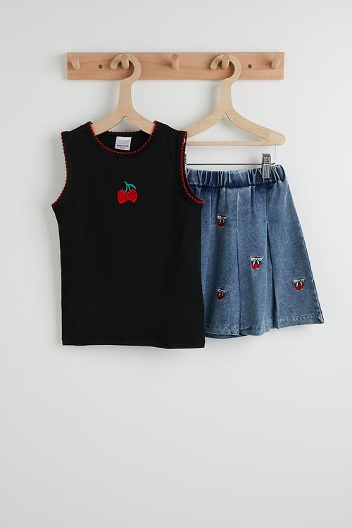 Tee and pleated denim skirt - black / blue