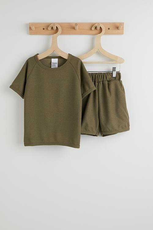 Tee and shorts - olive