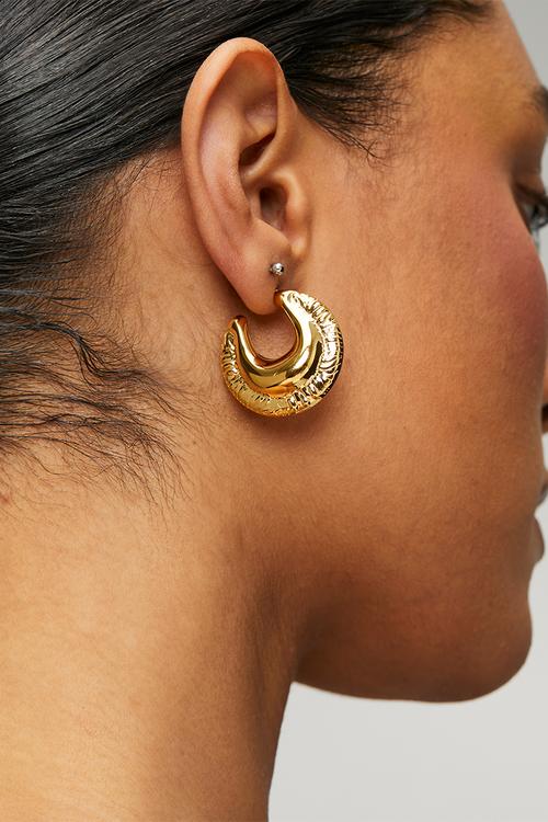 Stylish hoop earrings - gold