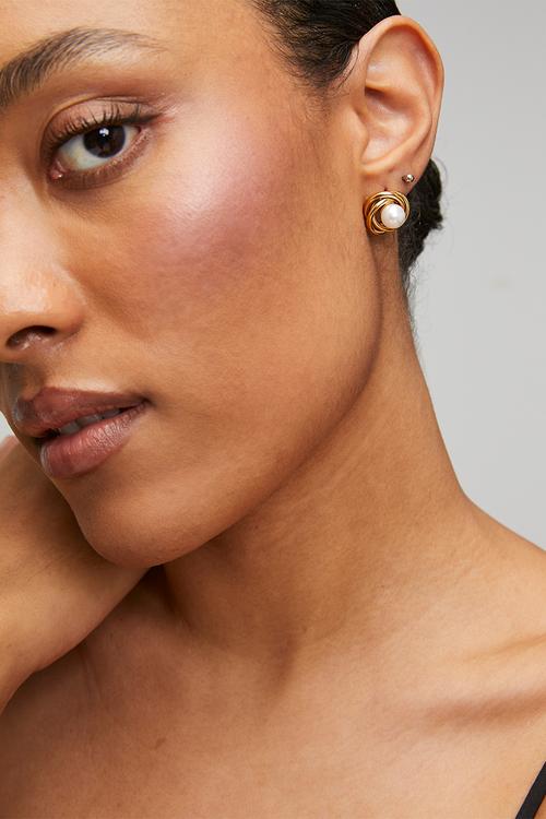 Elegant pearl drop-earrings  - gold