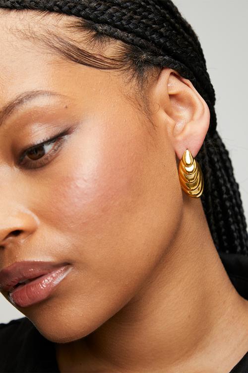 Trendy shell earrings  - gold