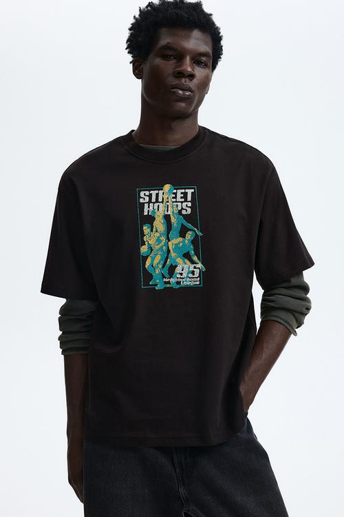 Loose fit printed t-shirt - brown/street hoops