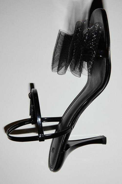 Heeled strappy sandals - black