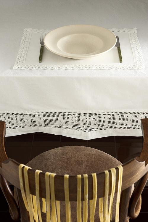 Lace-trimmed cotton tablecloth - white/buon appetito