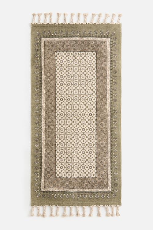 Fringed cotton runner rug - olive green/patterned