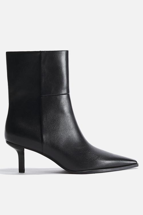 Heeled ankle boots - black