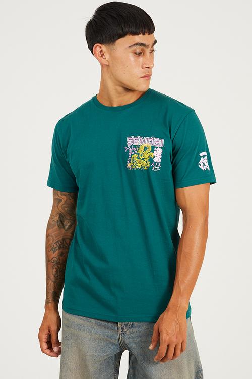 A MENS CREW NECK SHORT SLEEVE T-SHIRT KOVU - GREEN / MULTI-COLOUR PRINT