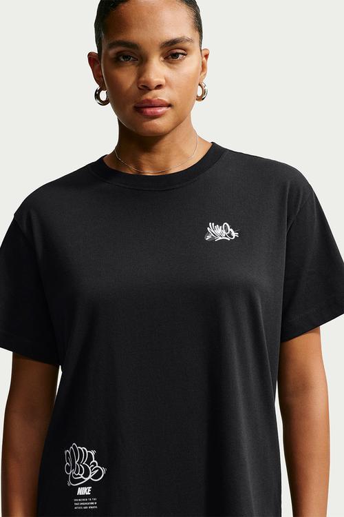 W Nsw Nk Clsc Bf Tee Grf2 - Black
